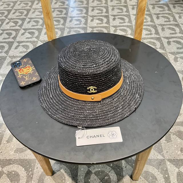Chanel香奈儿官方款麦秆草帽 高密度制作 一顶超级有品位的草帽了 出街首选 帽型超美腻颜色妥妥 轻便携带 小仙女人手必备 头围57Cm
